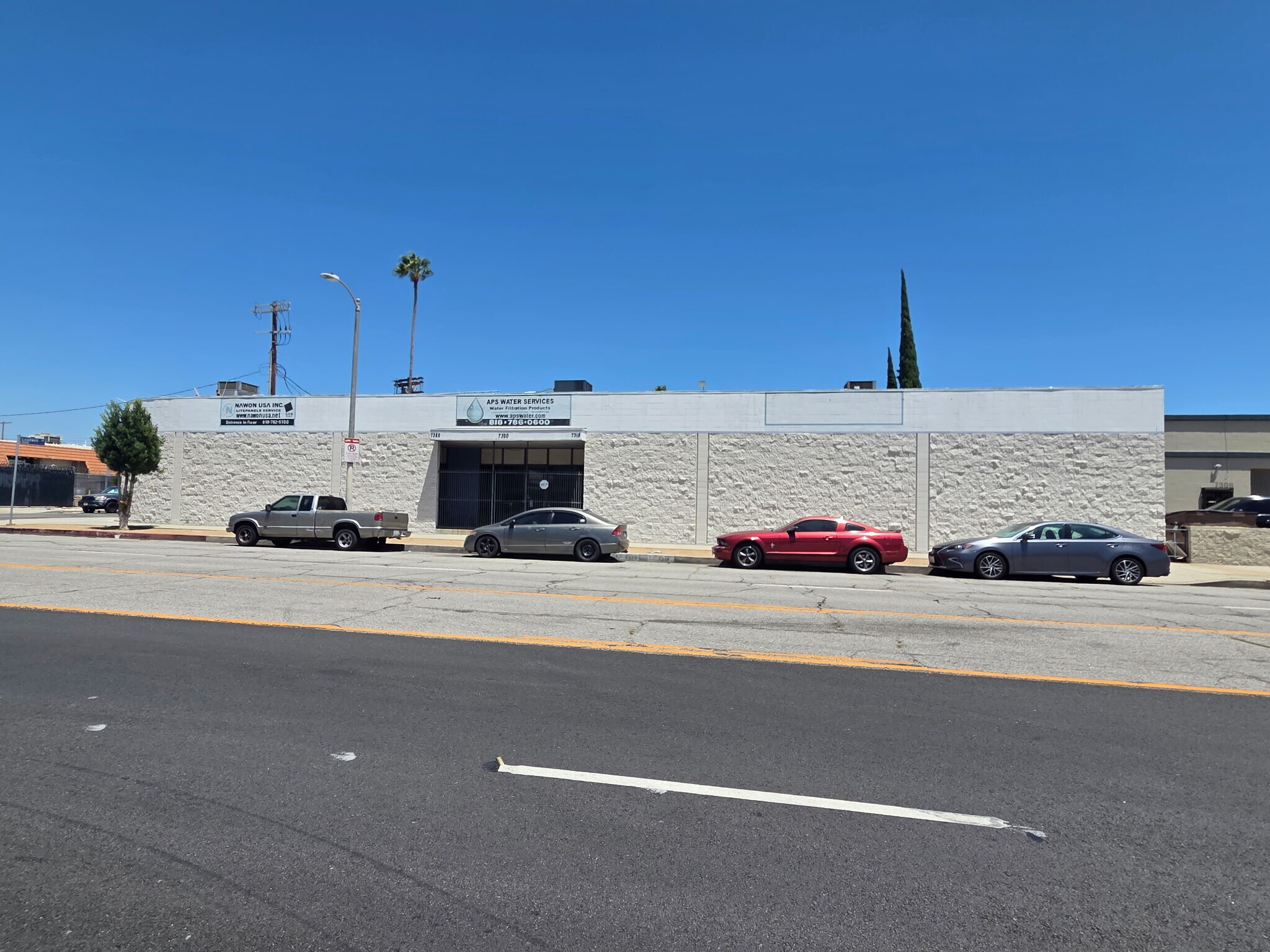 7320-7322 Valjean Ave, Van Nuys, CA à louer Photo du bâtiment- Image 1 de 8