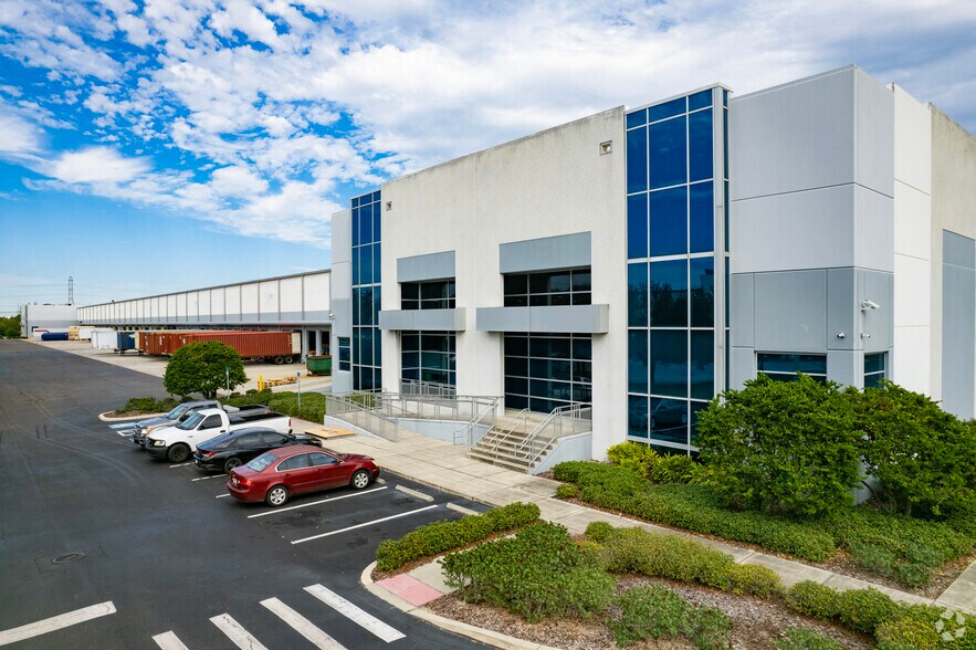 4406 Madison Industrial Ln, Tampa, FL for lease - Building Photo - Image 3 of 9