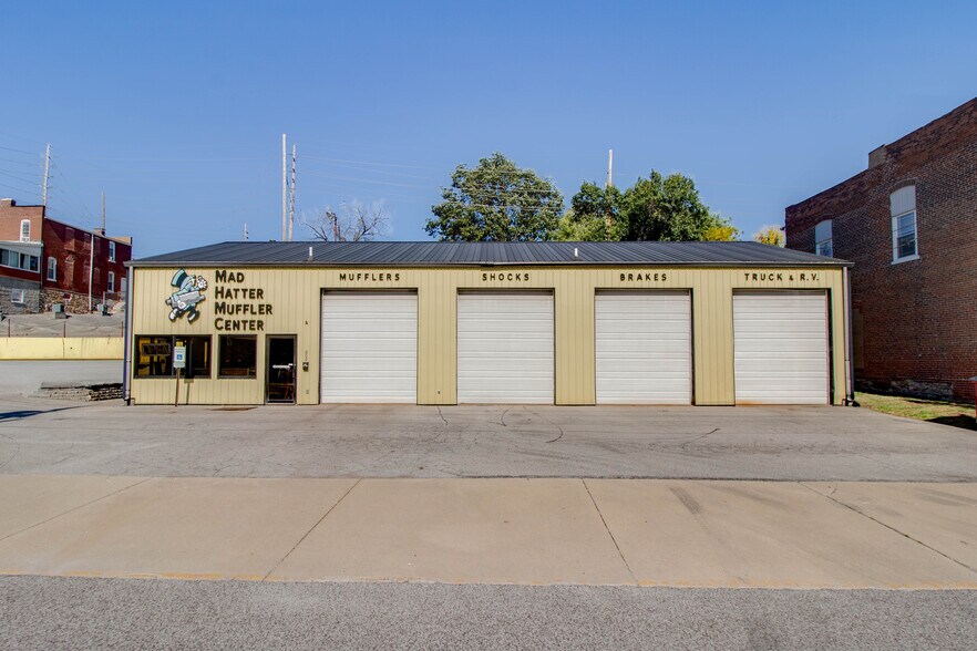808 E Broadway, Alton, IL à vendre - Photo du bâtiment - Image 2 de 40