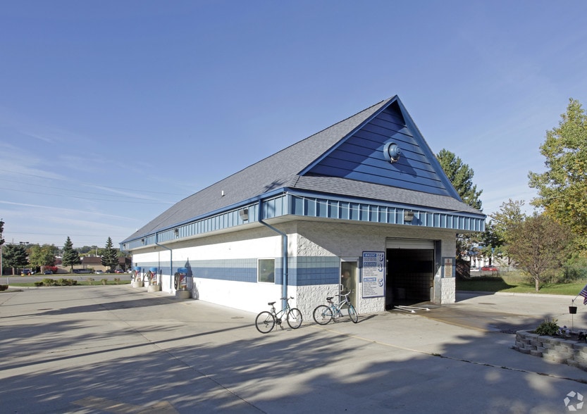3456 Highland Rd, Waterford, MI for sale - Building Photo - Image 2 of 6