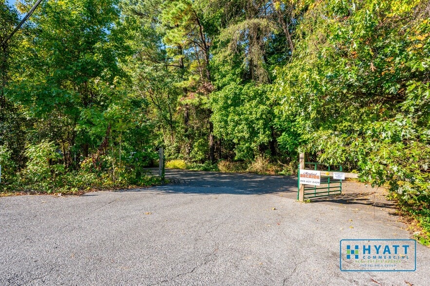 2421 Peppermill Dr, Glen Burnie, MD à vendre - Photo du bâtiment - Image 3 de 9