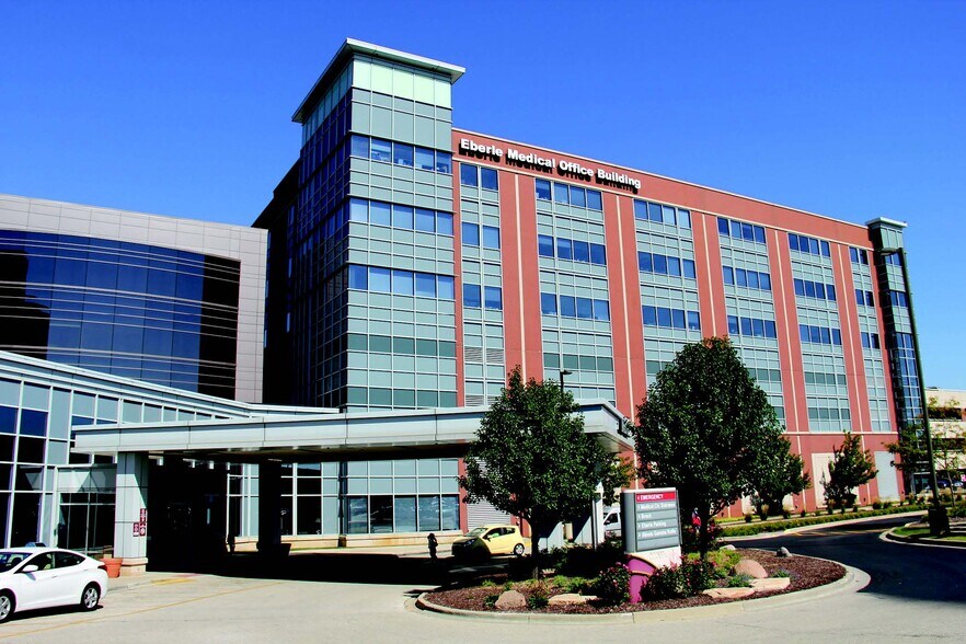 800 Biesterfield Rd, Elk Grove Village, IL à louer - Photo du bâtiment - Image 3 de 16