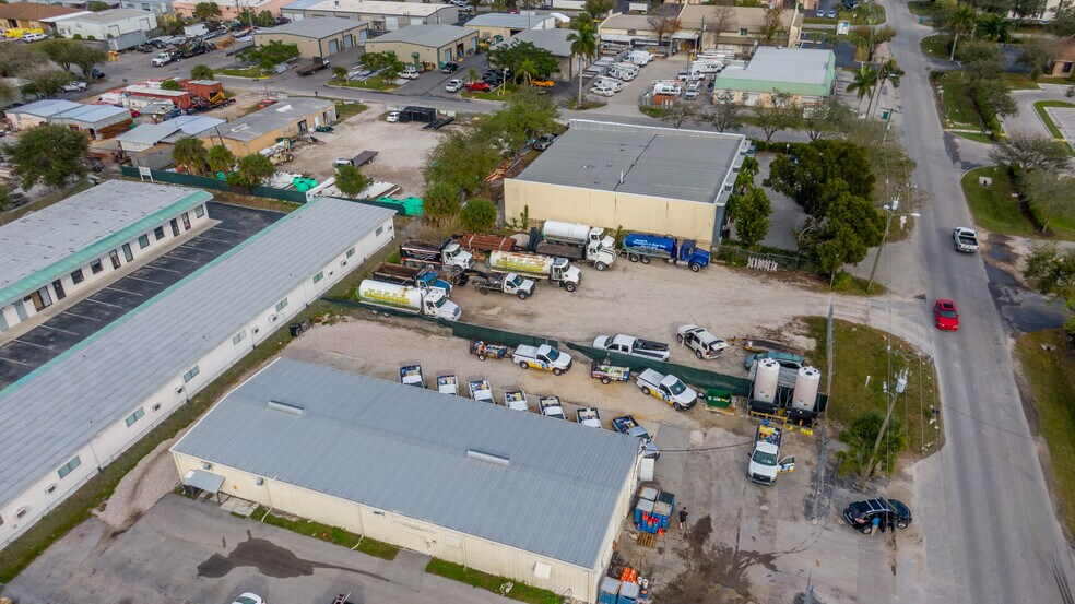1875 Seward Ave, Naples, FL à louer - Aérien - Image 3 de 6
