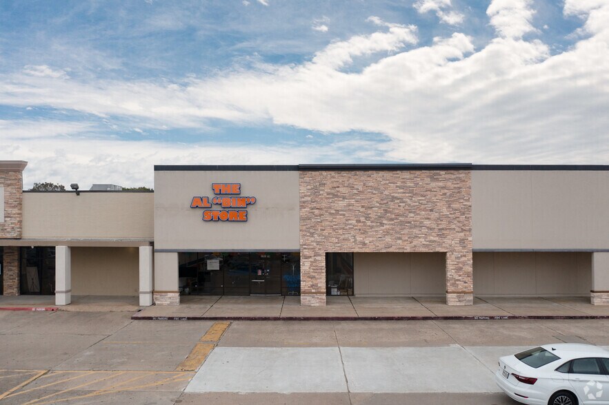 1701 Fairway Dr, Alvin, TX à louer - Photo du bâtiment - Image 2 de 14