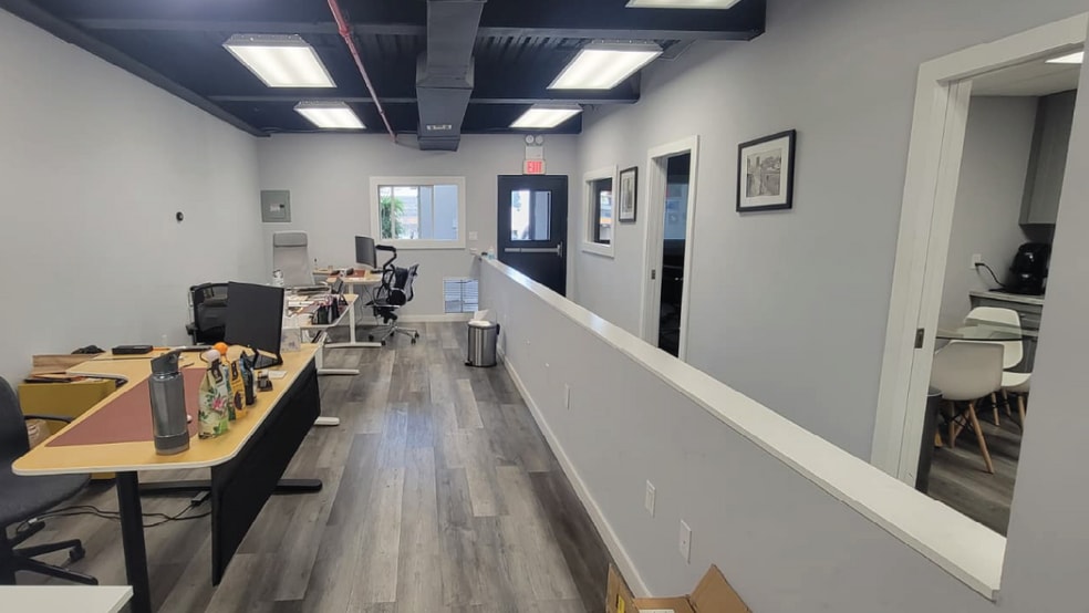 9411 Ditmas Ave, Brooklyn, NY for lease - Interior Photo - Image 2 of 9