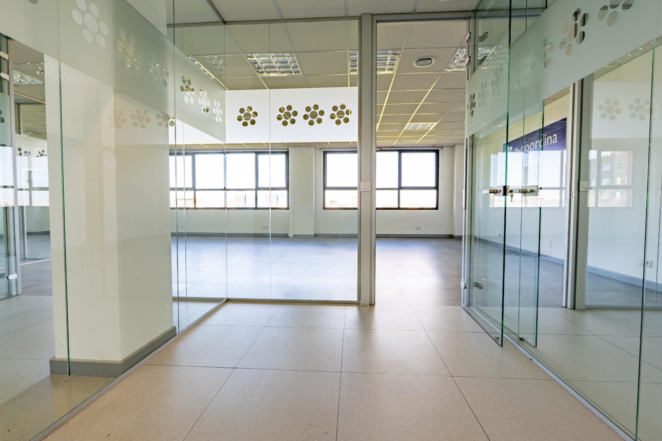 Madrid, MAD 28054 - Unit 06 - - Interior Photo - Image 1 of 7