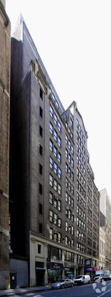 242-252 W 36th St, New York, NY à louer - Photo du bâtiment - Image 3 de 7