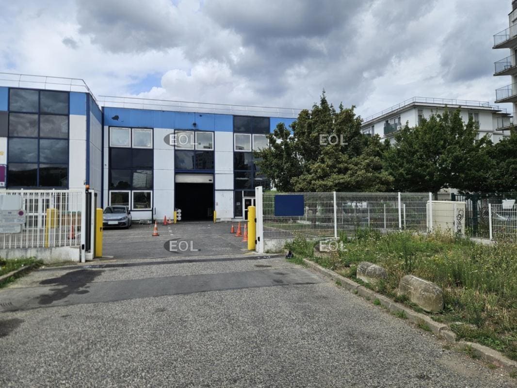 Industrial in Vitry-sur-Seine for lease Building Photo- Image 1 of 12