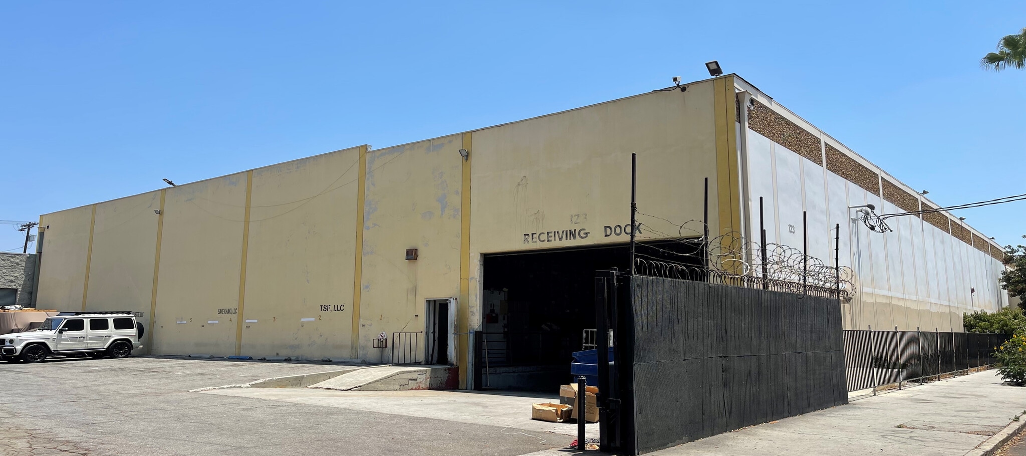123 E 35th St, Los Angeles, CA for lease Primary Photo- Image 1 of 21