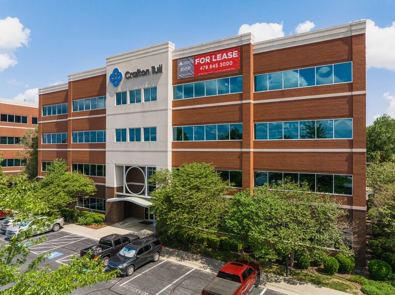 901 N 47th St, Rogers, AR à louer - Photo du bâtiment - Image 1 de 7