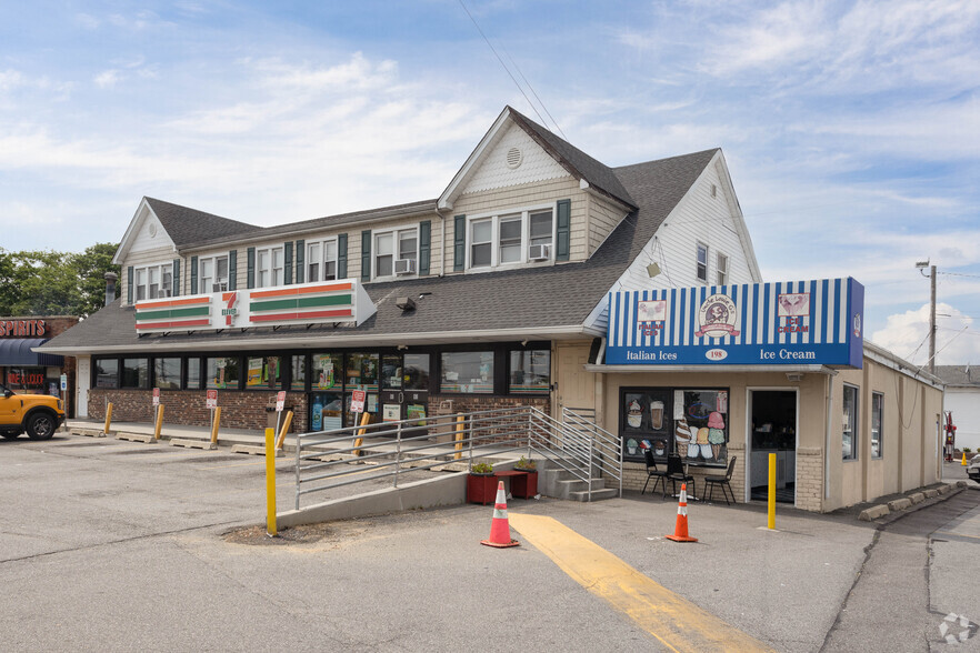 192-198 E Montauk Hwy, Lindenhurst, NY for sale - Building Photo - Image 1 of 5