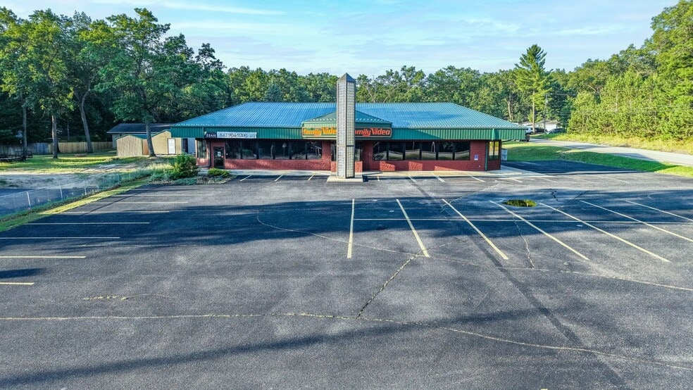 3287 W Houghton Lake Dr, Houghton Lake, MI for lease - Building Photo - Image 2 of 4