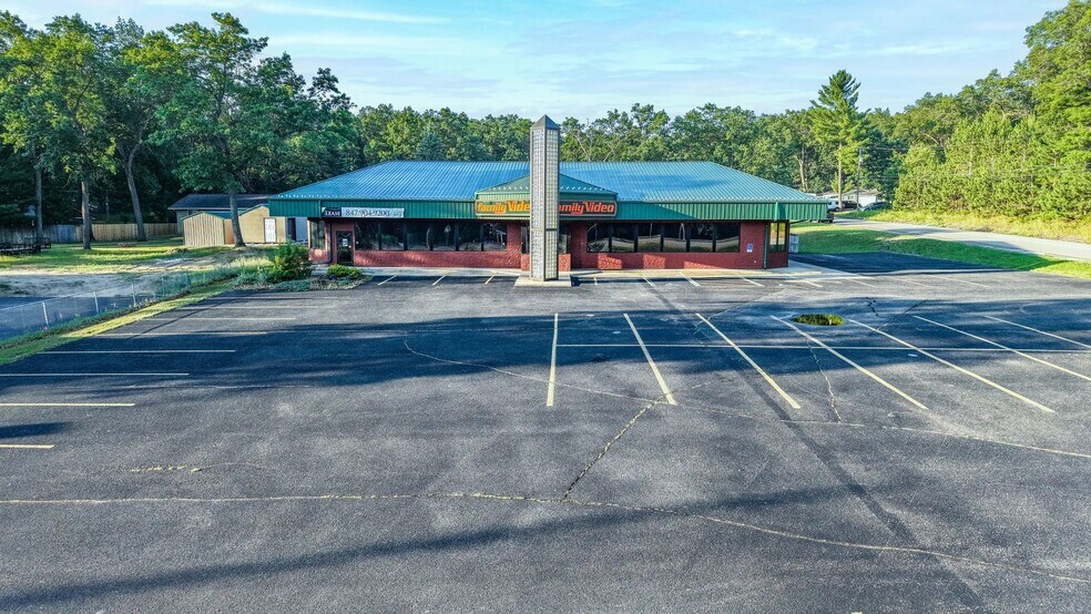 3287 W Houghton Lake Dr, Houghton Lake, MI à louer - Photo du bâtiment - Image 2 de 4