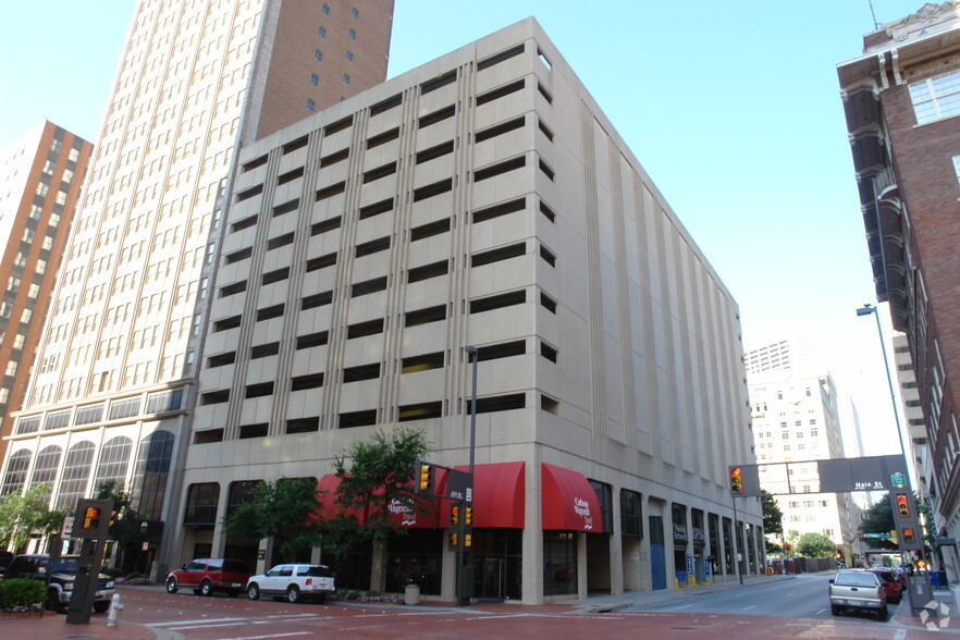 701 Houston St, Fort Worth, TX for lease - Building Photo - Image 2 of 2