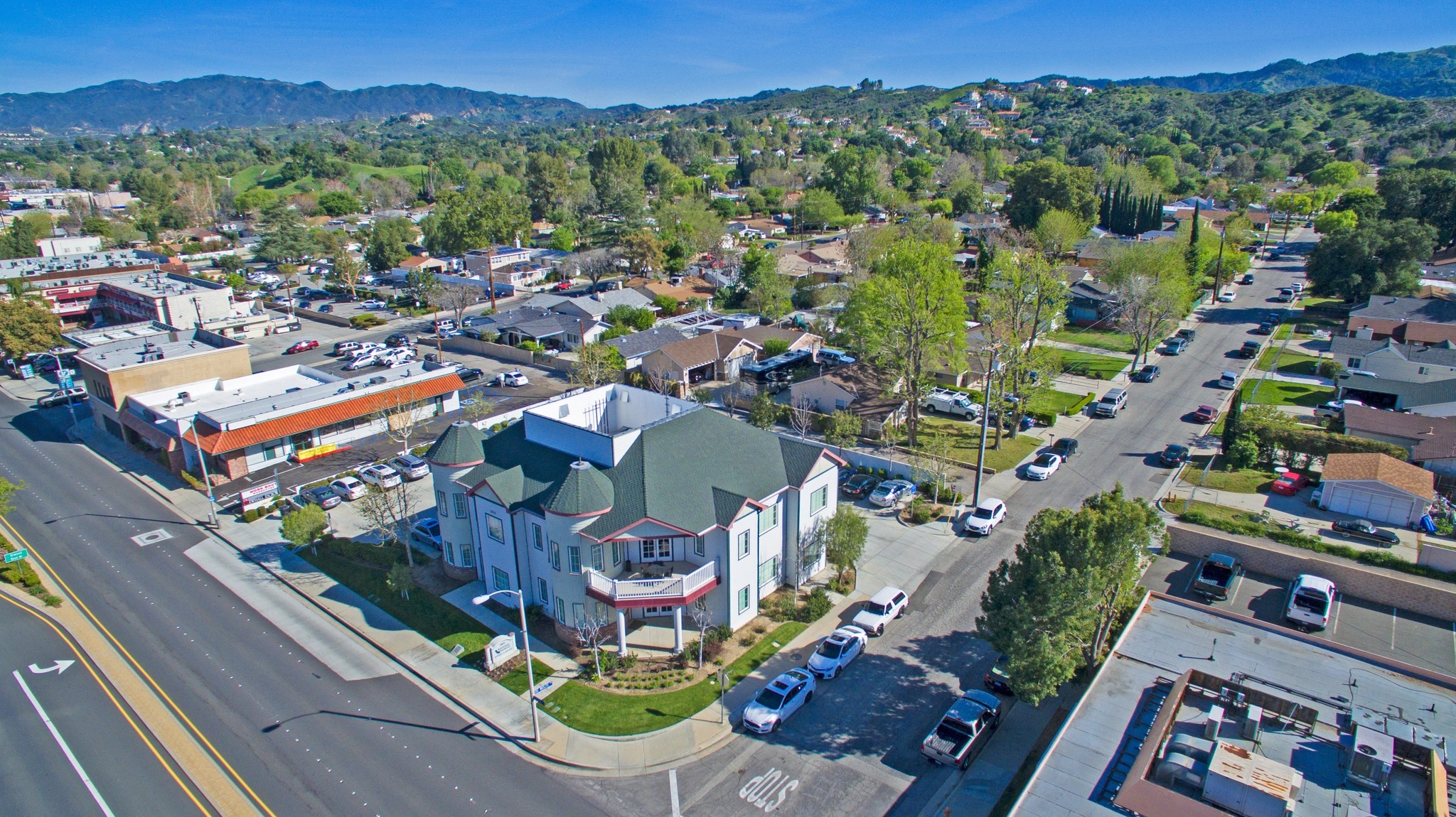 24018 Lyons Ave, Newhall, CA à vendre Photo principale- Image 1 de 1