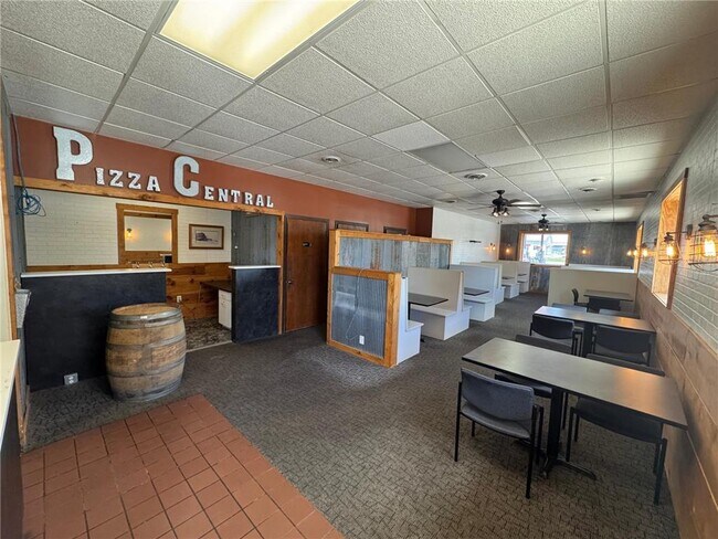 Plus de détails pour 110 Central Ave S, Milaca, MN - Commerce de détail à louer