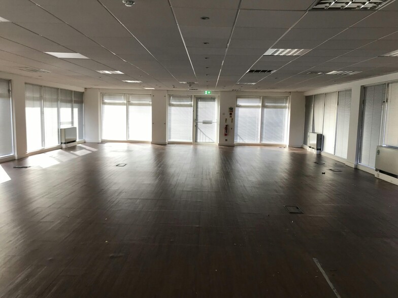 27 Oxford St, Newbury for sale - Building Photo - Image 3 of 12