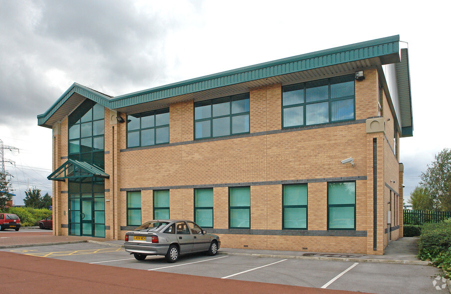 Oldham Broadway Businesss Park, Oldham for lease - Building Photo - Image 2 of 2