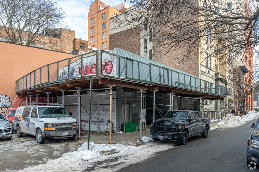 685 Washington st, New York, NY à vendre - Photo du bâtiment - Image 3 de 11