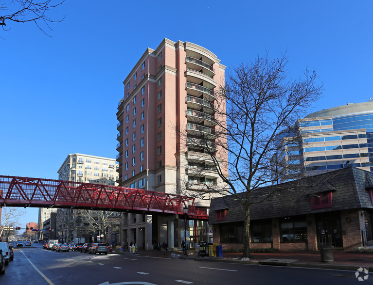 7701 Woodmont Ave, Bethesda, MD à louer - Photo du bâtiment - Image 2 de 85