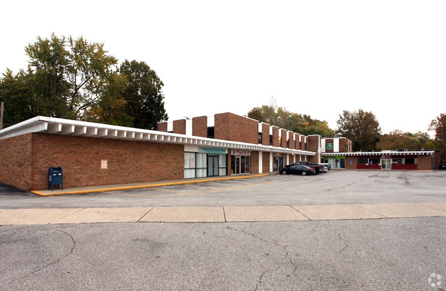1911-1943 Bailey Rd, Cuyahoga Falls, OH for lease - Building Photo - Image 3 of 8