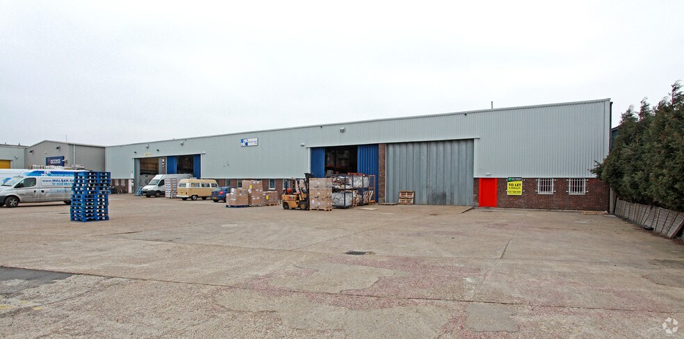 Gresham Way, Londres à louer - Photo du bâtiment - Image 2 de 4