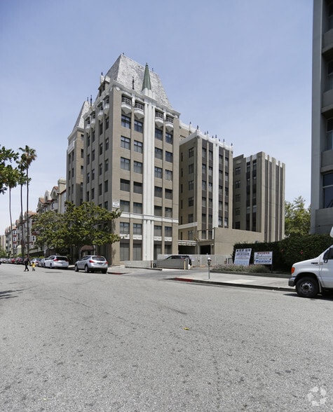 634 S Gramercy Pl, Los Angeles, CA for lease - Primary Photo - Image 1 of 8