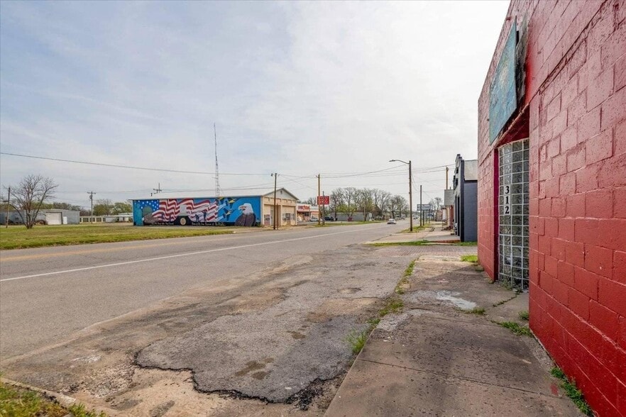 312 E Cherokee Ave, Nowata, OK à vendre - Photo du bâtiment - Image 3 de 16