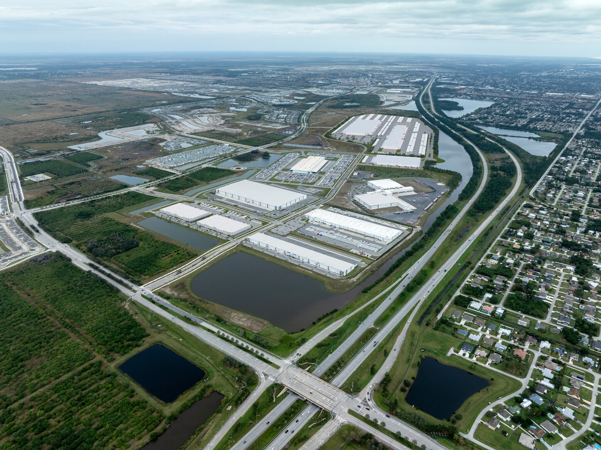 SW Becker Rd, Port Saint Lucie, FL à louer Photo du bâtiment- Image 1 de 10