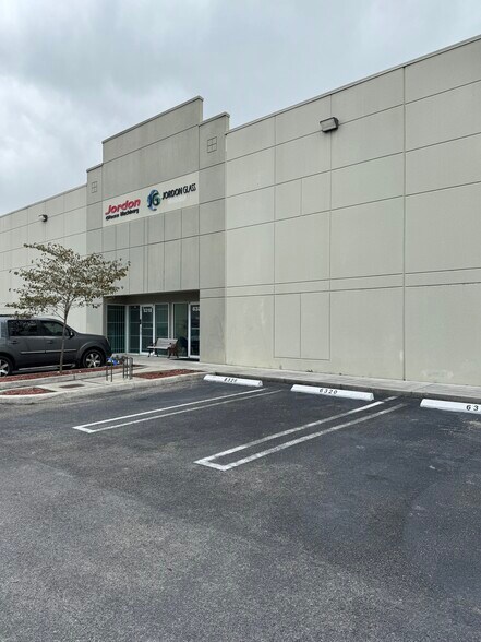 6300-6330 NW 99th Ave, Doral, FL à louer - Photo du bâtiment - Image 1 de 1