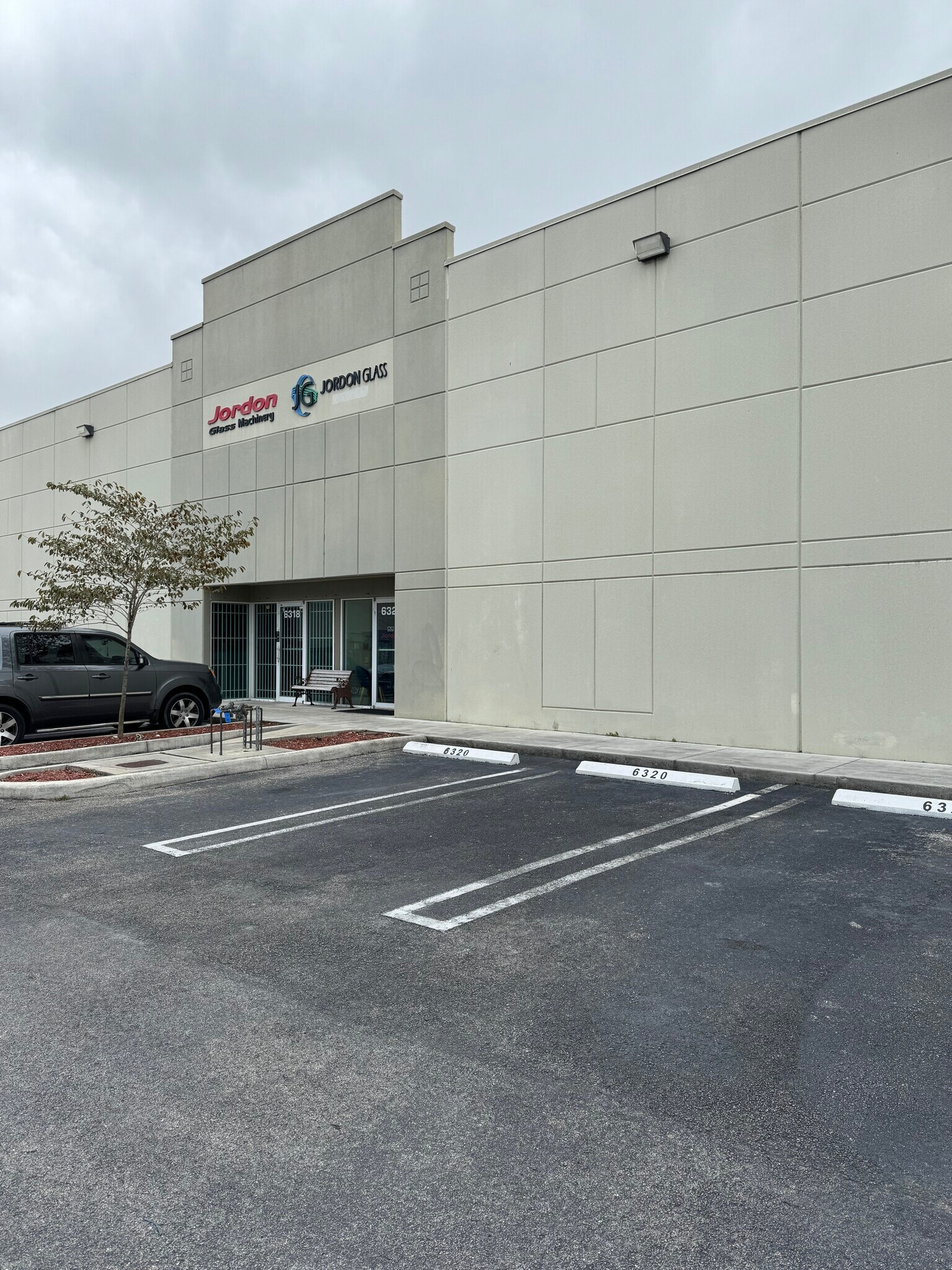 6300-6330 NW 99th Ave, Doral, FL à louer Photo du bâtiment- Image 1 de 2
