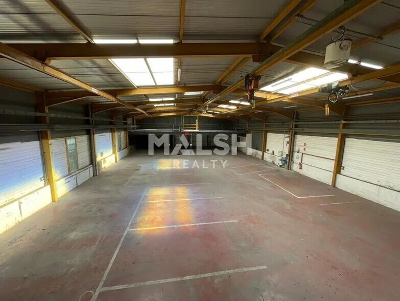 Flex dans Vénissieux à louer - Photo du bâtiment - Image 3 de 18