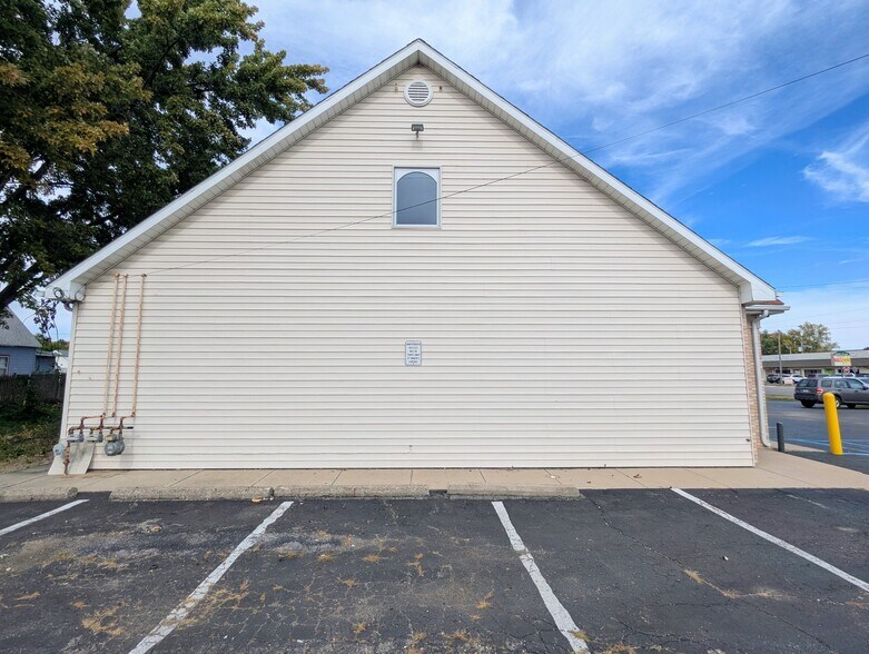 302-306 S Baldwin Ave, Marion, IN à louer - Photo du bâtiment - Image 3 de 8