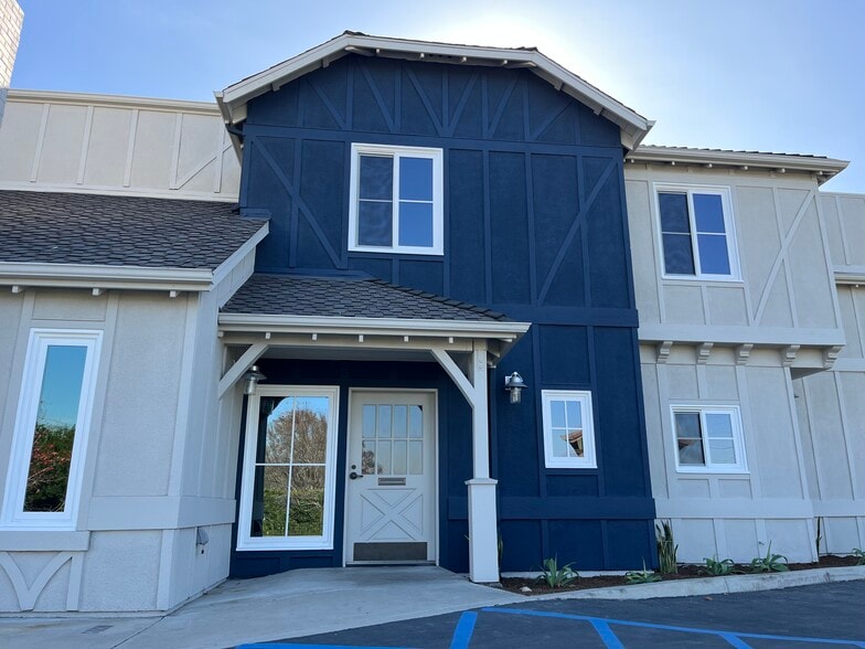 5481 E Santa Ana Canyon Rd, Anaheim Hills, CA à louer - Photo du bâtiment - Image 3 de 12