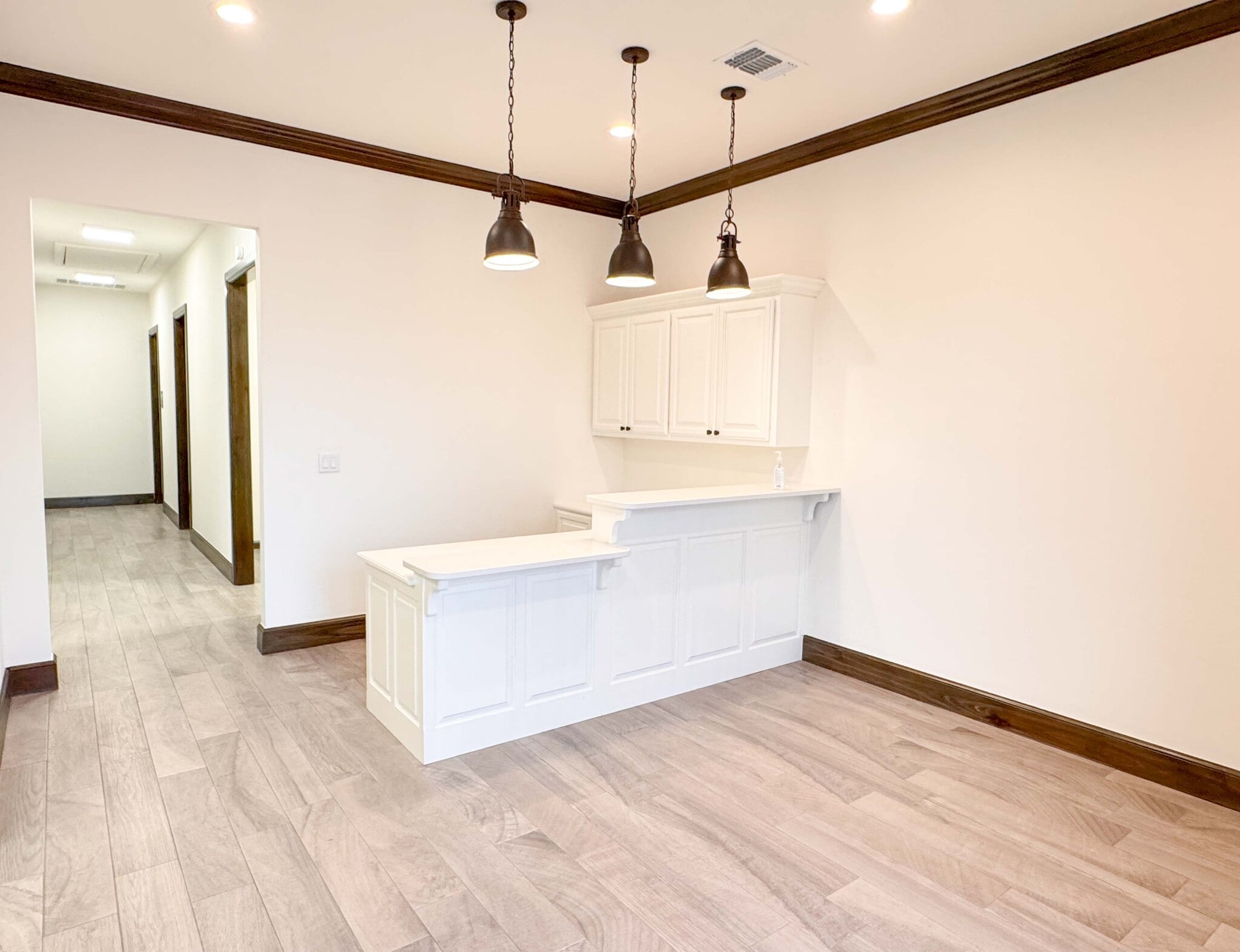 1111 Magnolia Ct, Moore, OK for lease Interior Photo- Image 1 of 10