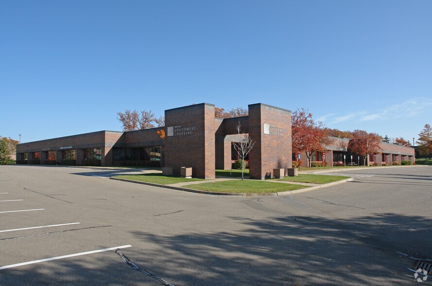 10340 Viking Dr, Eden Prairie, MN à louer - Photo du bâtiment - Image 1 de 12