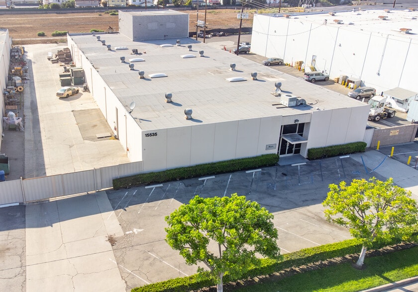 15535 Texaco Ave, Paramount, CA à vendre - Photo du bâtiment - Image 1 de 6