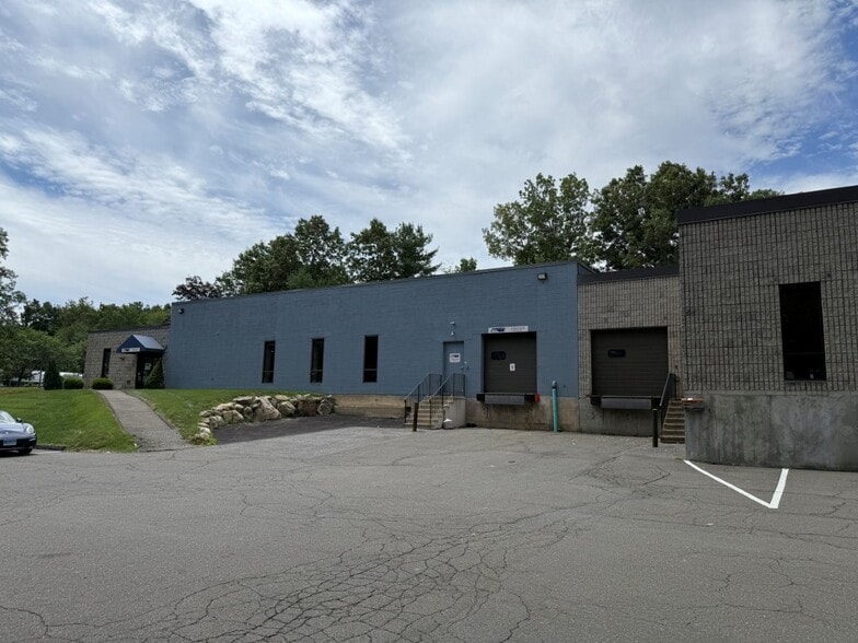 15 Commerce Rd, Newtown, CT for lease - Building Photo - Image 3 of 6