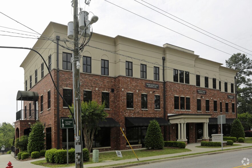320 N Salem St, Apex, NC à louer - Photo du bâtiment - Image 3 de 11