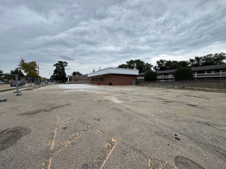 5450 Monona Dr, Madison, WI à vendre - Autre - Image 3 de 12