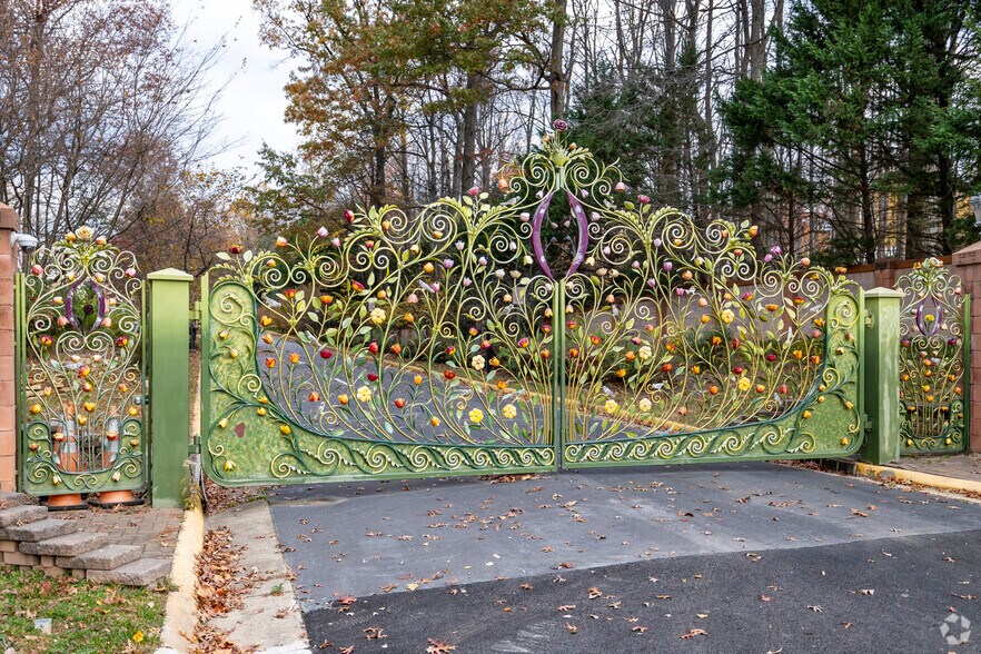 11326 Leesburg Pike, Herndon, VA à vendre - Photo du bâtiment - Image 2 de 27