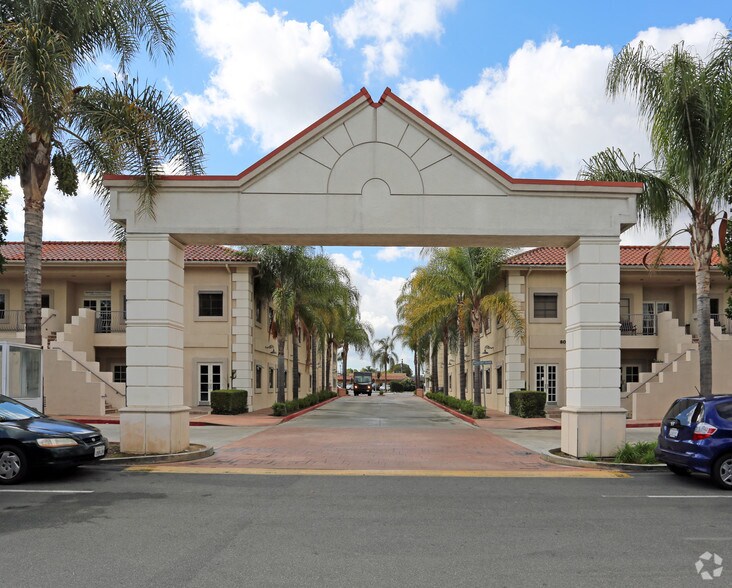 1937 W Chapman Ave, Orange, CA à vendre - Photo du bâtiment - Image 3 de 7