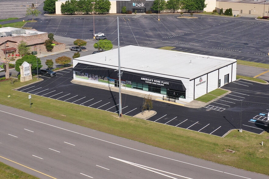 1100 N Wesleyan Blvd, Rocky Mount, NC for lease - Building Photo - Image 1 of 1