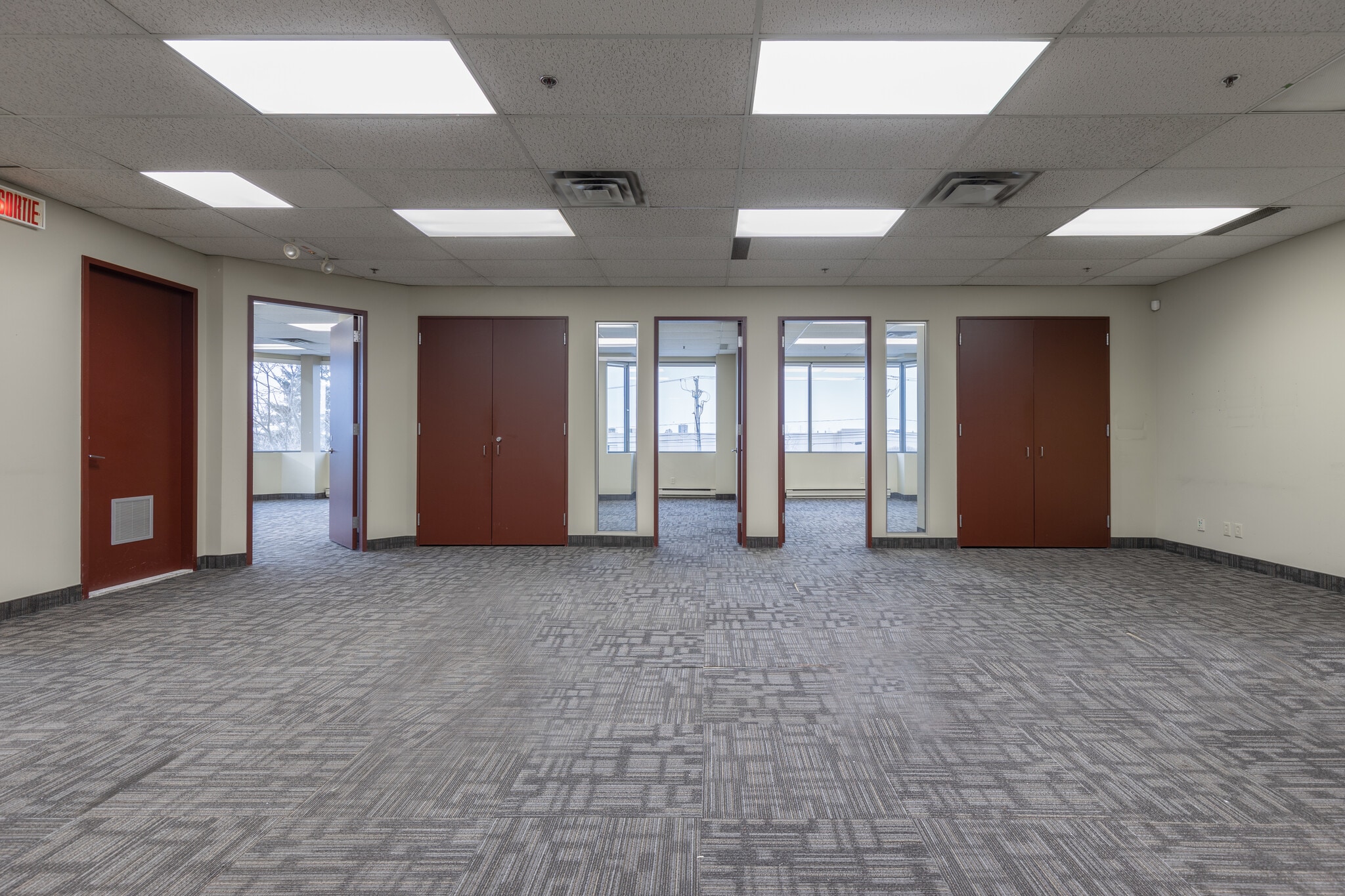 4848-4868 Ch Bois-Franc, Montréal, QC for lease Interior Photo- Image 1 of 11