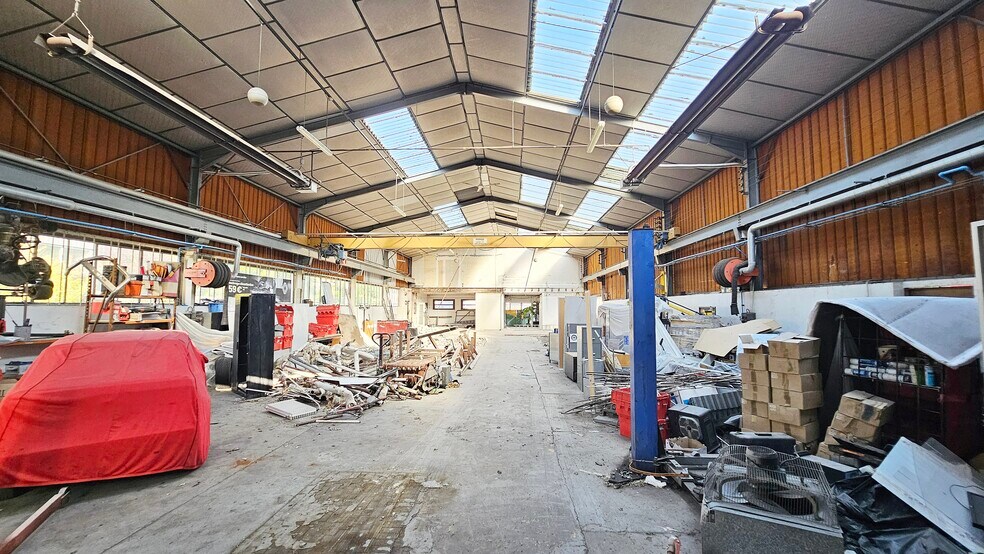 Local d'activités dans Chennevières-sur-Marne à vendre - Photo du bâtiment - Image 2 de 10