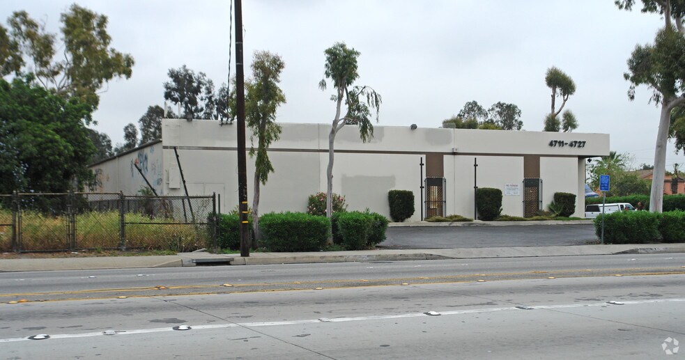 4715 E Washington Blvd, Commerce, CA à louer - Photo du bâtiment - Image 2 de 8