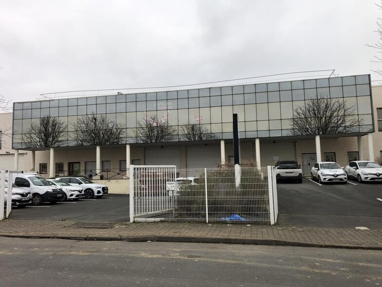 10 Rue Le Corbusier, Goussainville for lease - Building Photo - Image 2 of 12