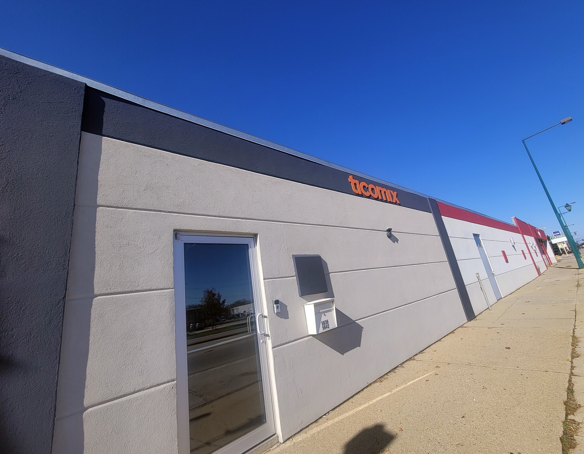 5642 N 2nd St, Loves Park, IL for sale Interior Photo- Image 1 of 7