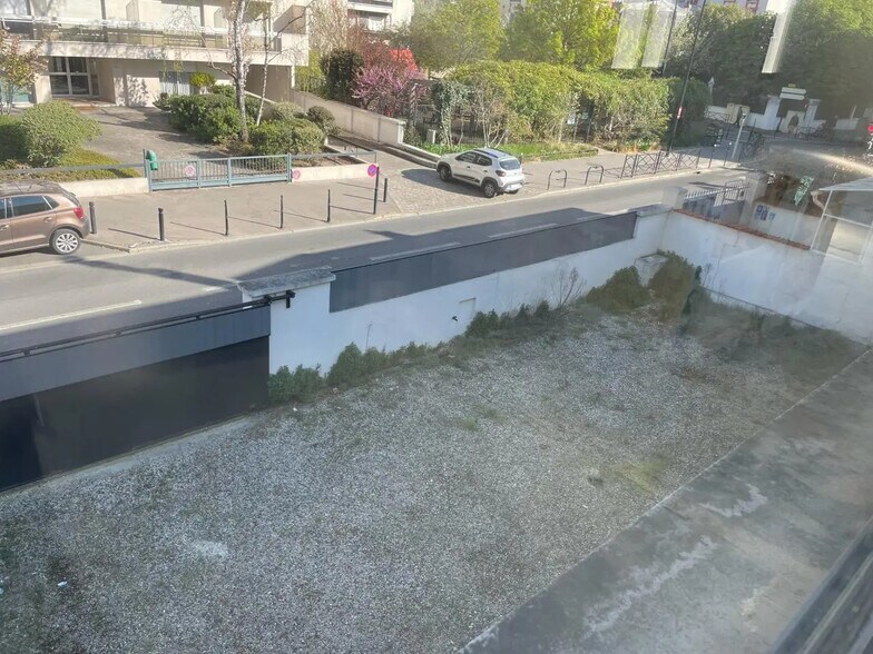 Local d'activités dans Courbevoie à vendre - Photo du bâtiment - Image 3 de 10