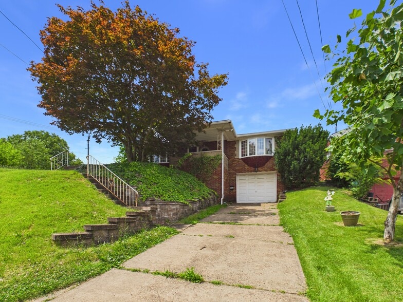 596 Upston St, McKeesport, PA for sale - Primary Photo - Image 1 of 1